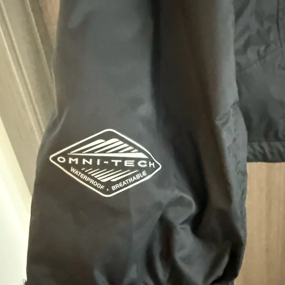 Columbia Women’s Size Small Rain Jacket - Picture 5 of 10